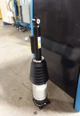 Tesla Model X przedni lewy moduł sprężyny powietrznej 1027061-00-D Stop aluminium