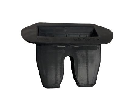 OSŁONA ZATRZASKU KLAPY BAGAŻNIKA DLA TESLA MODEL Y 2021 1584544-00-B