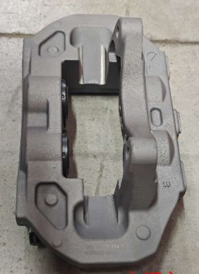 ZACISK HAMULCA PRZEDNIEGO BEZ OKŁADZIN - PRAWA STRONA - BAZA DLA TESLA MODEL 3 2017-2023 8008204-00-A