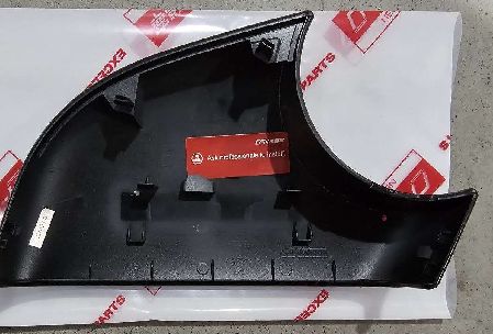 Tesla Model Y Prawa strona drzwi pasażerskich, zapięcie lusterka, czarne 8202202