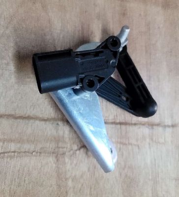 Tesla Model S/X 2012-2021 Przedni prawy czujnik zawieszenia pneumatycznego 1027946-00-B