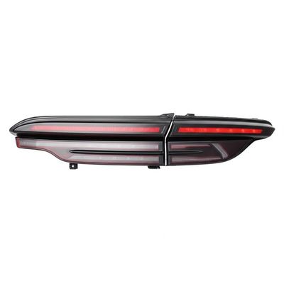 Zestaw tylnych oświetlenia z centralną kombinacją